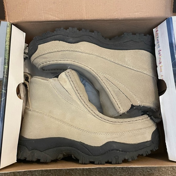 Women’s Kamik Terrestrial Fur boots - Picture 1 of 8